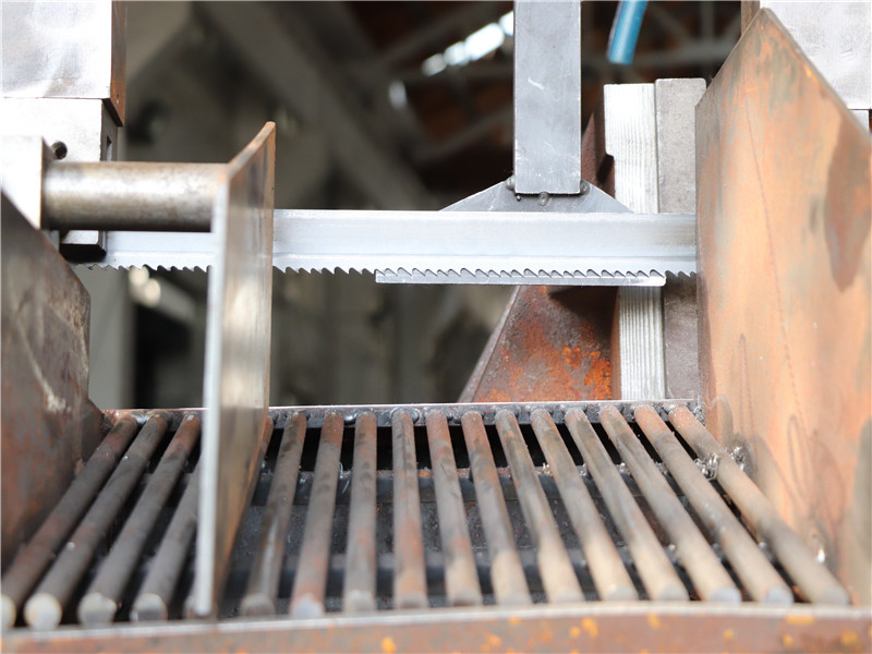 锯床生产厂家影响带锯床切开精度的原因有哪些？